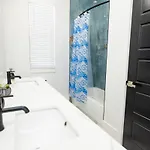 Holiday home Luxe New Construction In Quiet Neighborhood New Orleans