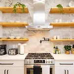 Luxe New Construction In Quiet Neighborhood Holiday home New Orleans