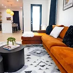 Luxe New Construction In Quiet Neighborhood Holiday home