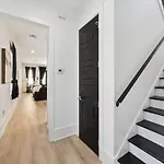 Immaculate Superdome Parking Yard Tvs Ensuite *