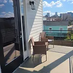 Holiday home Immaculate Superdome Parking Yard Tvs Ensuite *