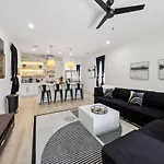 Immaculate Superdome Parking Yard Tvs Ensuite Holiday home