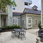 Walker Mansion On St Charles Ave - Unit 2