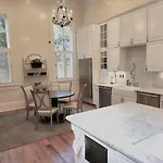 Guest house Walker Mansion On St Charles Ave - Unit 3 3*