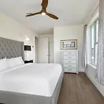 Stunning Close To French Quarter Apartment