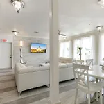 Apartment Stunning Close To French Quarter