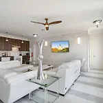 Stunning Close To French Quarter Apartment *