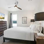 Stunning Close To French Quarter Apartment *