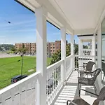 Stunning Close To French Quarter Apartment