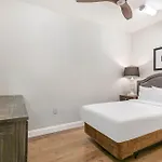 Apartment Stunning Close To French Quarter *
