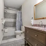 Stunning Close To French Quarter Apartment *