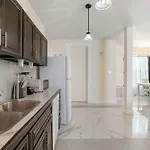 Stunning Close To French Quarter Apartment *