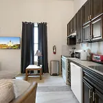 Stunning Close To French Quarter *