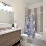Stunning Close To French Quarter Apartment