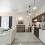 Stunning Close To French Quarter New Orleans