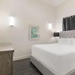 Stunning Close To French Quarter Apartment *