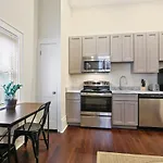 Cute 1bed 1bath 4blocks From French Q Near Bourbon St And Steps To Jazz Venues