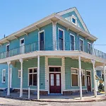 Historic 3 Bedroom 4Blocks From Famous St Charles Ave Mardi Gras Parade Route, Steps To Jazz Venues And Restaurants