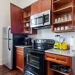 Historic 3 Bedroom 4Blocks From Famous St Charles Ave Mardi Gras Parade Route, Steps To Jazz Venues And Restaurants