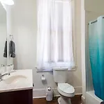 Apartment Historic 3 Bedroom 4blocks From Famous St Charles Ave Mardi Gras Parade Route, Steps To Jazz Venues And Restaurants