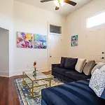 Historic 3 Bedroom 4Blocks From Famous St Charles Ave Mardi Gras Parade Route, Steps To Jazz Venues And Restaurants