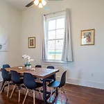 Apartment Historic 3 Bedroom 4blocks From Famous St Charles Ave Mardi Gras Parade Route, Steps To Jazz Venues And Restaurants