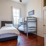 Historic 3 Bedroom 4blocks From Famous St Charles Ave Mardi Gras Parade Route, Steps To Jazz Venues And Restaurants Apartment New Orleans