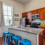 Historic 3 Bedroom 4blocks From Famous St Charles Ave Mardi Gras Parade Route, Steps To Jazz Venues And Restaurants * New Orleans
