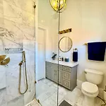 Elegant Garden District 4br Holiday home *
