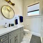 Elegant Garden District 4br Holiday home