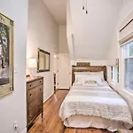 Perfect Location: Inviting Uptown Apt! *