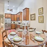 Perfect Location: Inviting Uptown Apt! Apartment *
