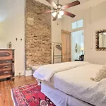 Perfect Location: Inviting Uptown Apt! Apartment