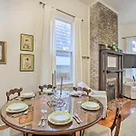 Apartment Perfect Location: Inviting Uptown Apt! *
