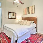 Perfect Location: Inviting Uptown Apt! Apartment *