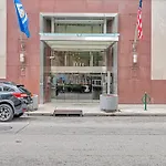 Spacious 4Bd Condo, Sleeps 12, Walk To Bourbon St & Superdome