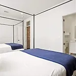 Group-friendly Near Bourbon Street *