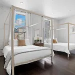 Group-friendly Near Bourbon Street * New Orleans