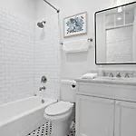 Hotel Group-friendly Near Bourbon Street *