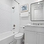 Hotel Group-friendly Near Bourbon Street *