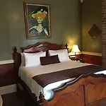 Frenchmen Hotel