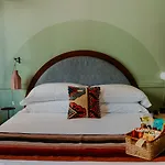 Frenchmen Hotel