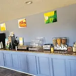 Quality I-10 East Hotel 3*