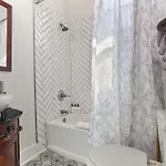 Holiday home Art Filled Sanctuary In The Heart Of Mid New Orleans