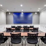 Hotel Voco St By Ihg