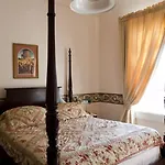 Bed & Breakfast Fairchild House