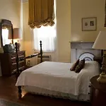 Fairchild House 3*