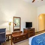 Hotel Comfort East 4*
