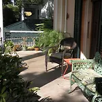 Bed & Breakfast Parisian Courtyard New Orleans