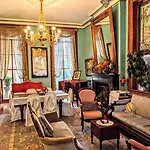 Parisian Courtyard Bed & Breakfast 3*
